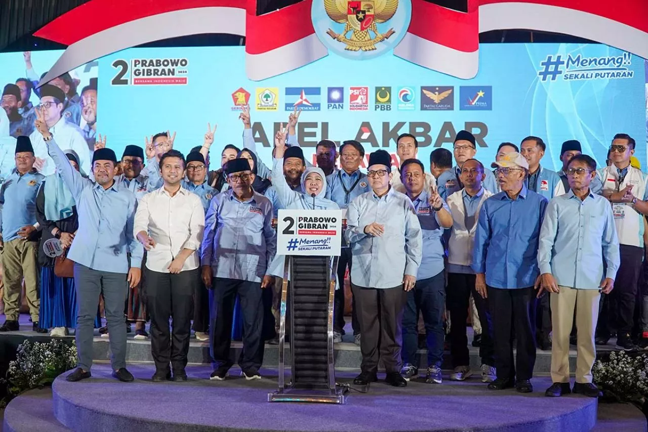 Apel Akbar Relawan TKD 02 Prabowo-Gibran: Khofifah Membakar Semangat Ribuan Relawan di Surabaya