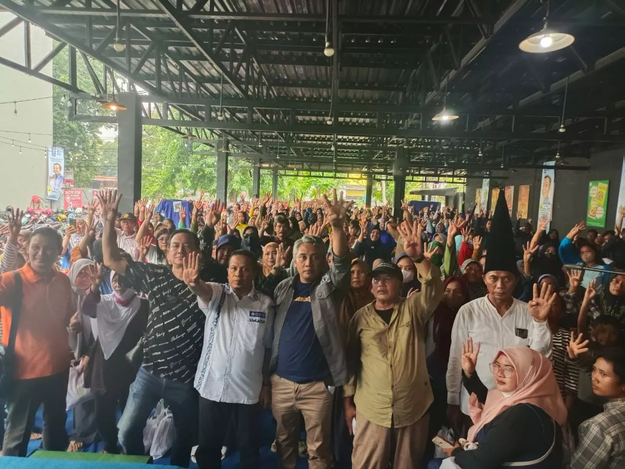 Sosialisasi Pencoblosan Caleg PAN DPR RI Sapa Relawan di Cafe Letek