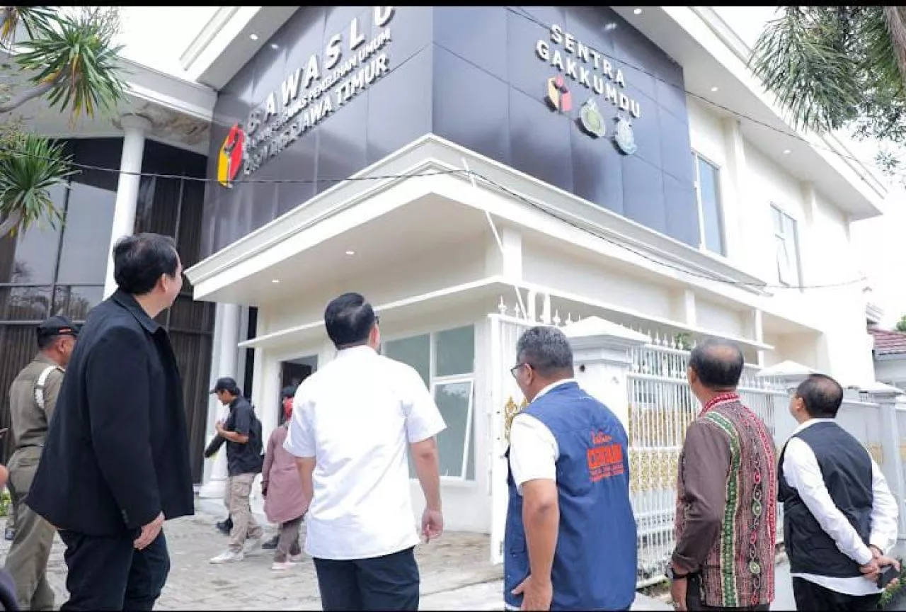 Tinjau Gedung Baru Kantor Bawaslu Jatim, Pj Gubernur Adhy: Semoga Lebih Layak, Aman dan Nyaman