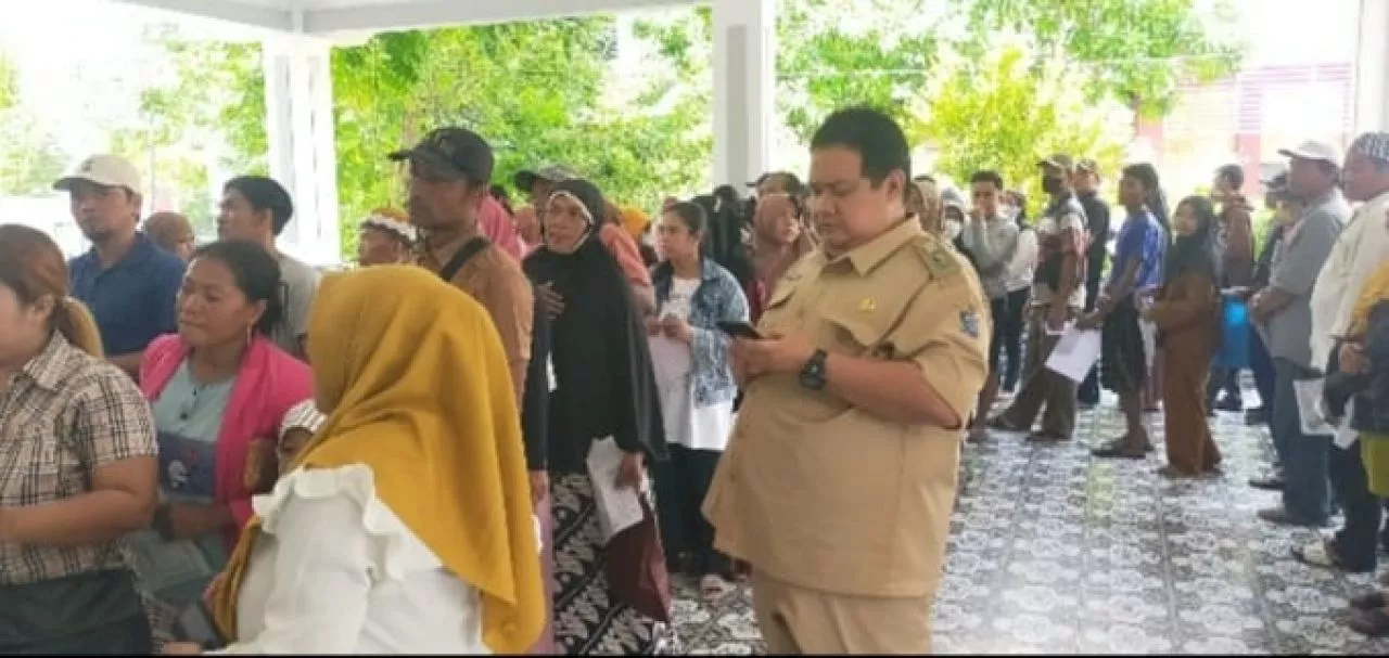 3.200 Warga Kelurahan Tanah Kali Kedinding Mendapat Bantuan Beras Dari Bulog