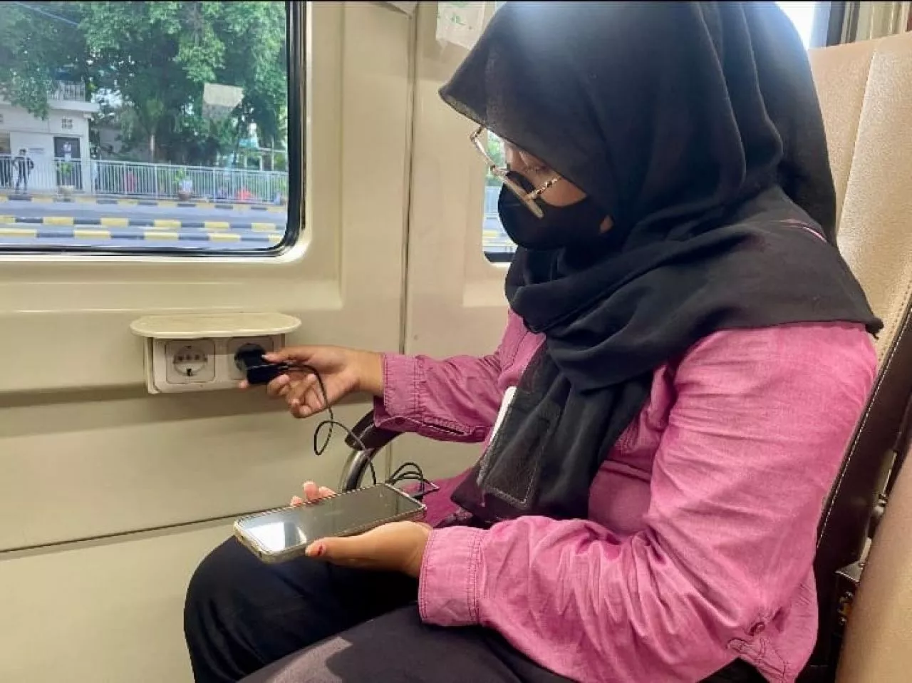 Tanggapan KAI Soal Penumpang Yang Masak Nasi Dan Catok Rambut Di Kereta Api