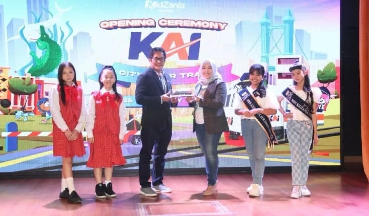 Edukasi Perkeretaapian Bagi Anak-anak, KidZania Surabaya Hadirkan Wahana “KAI City Tour Tram”