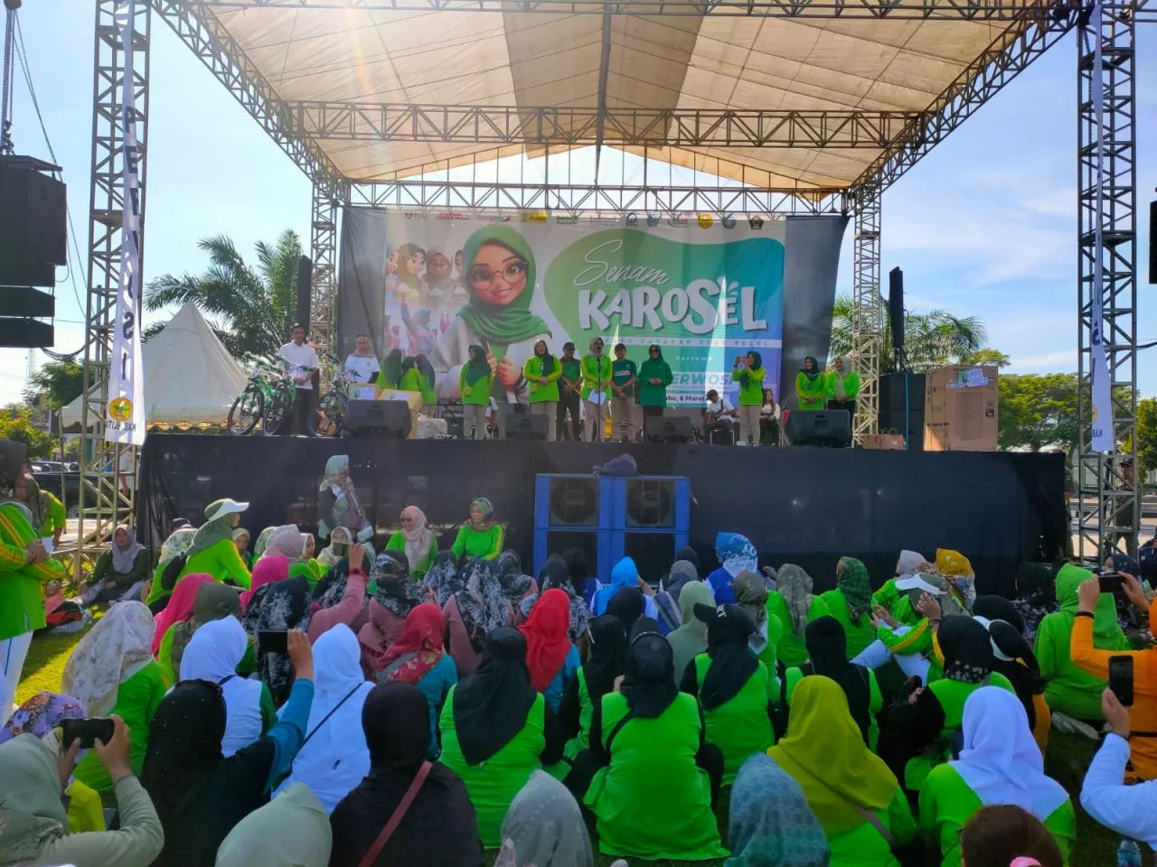 Senam Karo Sarapan Sego Pecel di Alun-alun Kanigoro Blitar Berlangsung Meriah