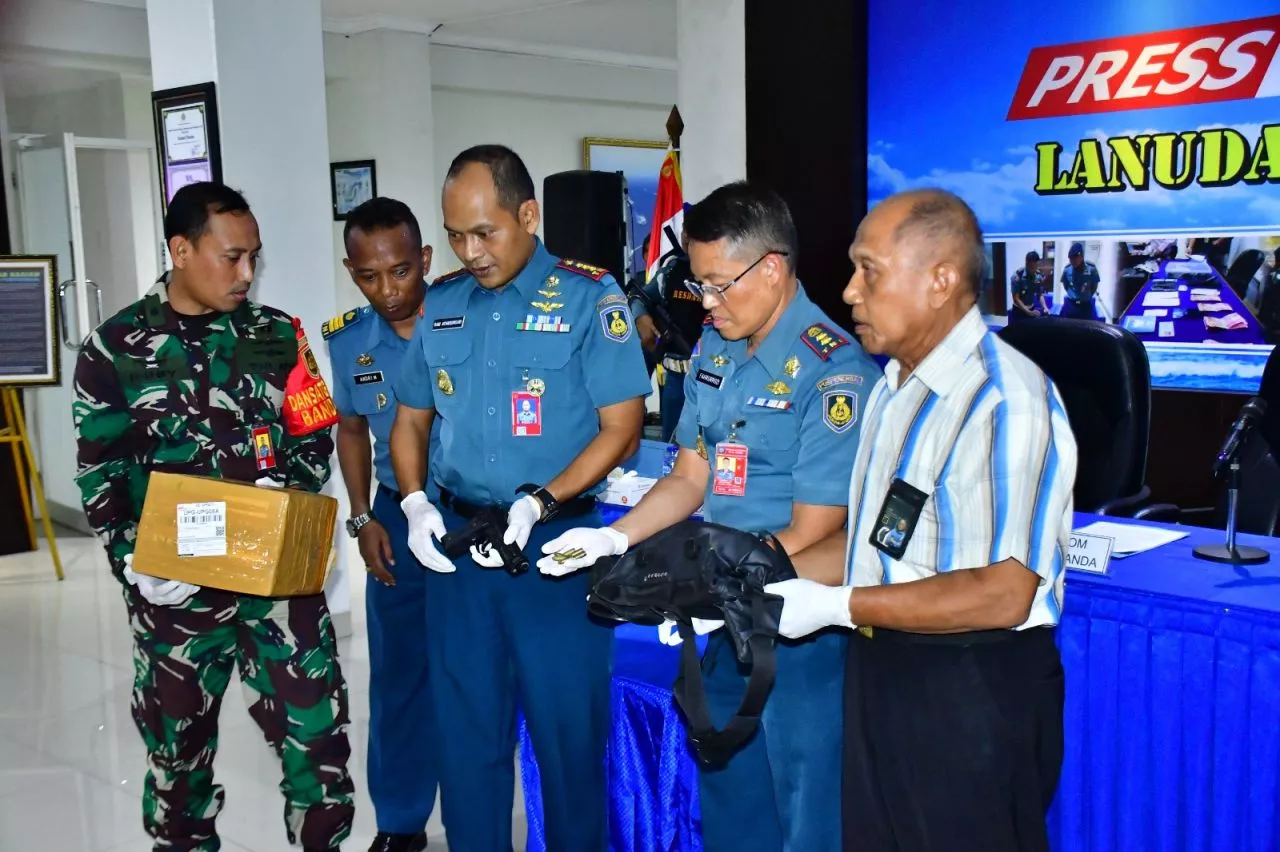 Satgaspam Bandara Juanda gagalkan pengiriman senpi