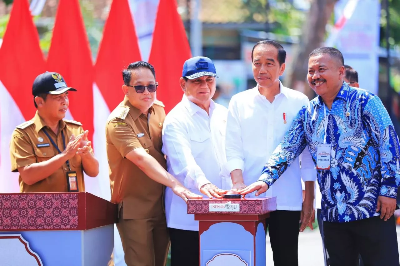 Presiden Jokowi Resmikan Inpres Jalan Daerah Jatim Bagian Selatan