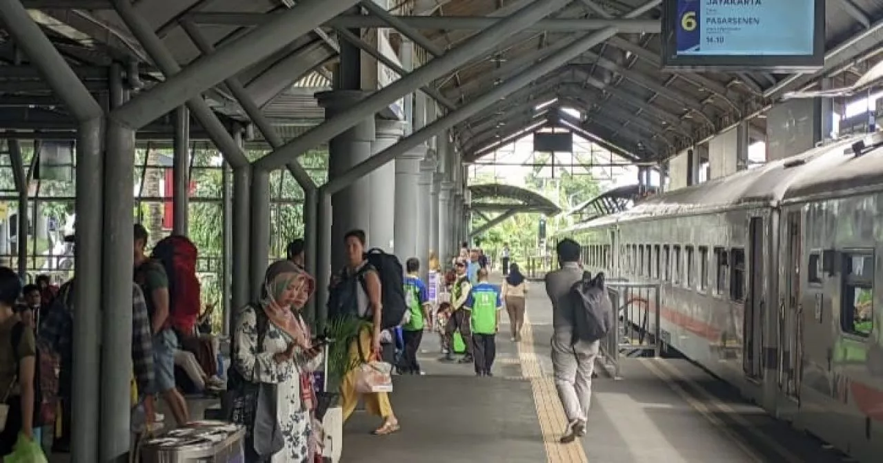 KAI Daop 8 Surabaya Operasikan 11 KA Tambahan Pada Arus Mudik Lebaran 2024