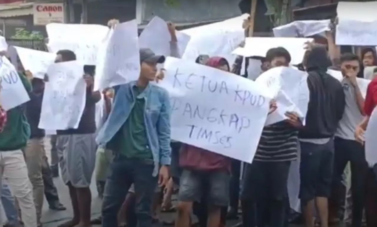 Komisioner KPU Bangkalan Dituding Jadi Tim Sukses Caleg DPR RI