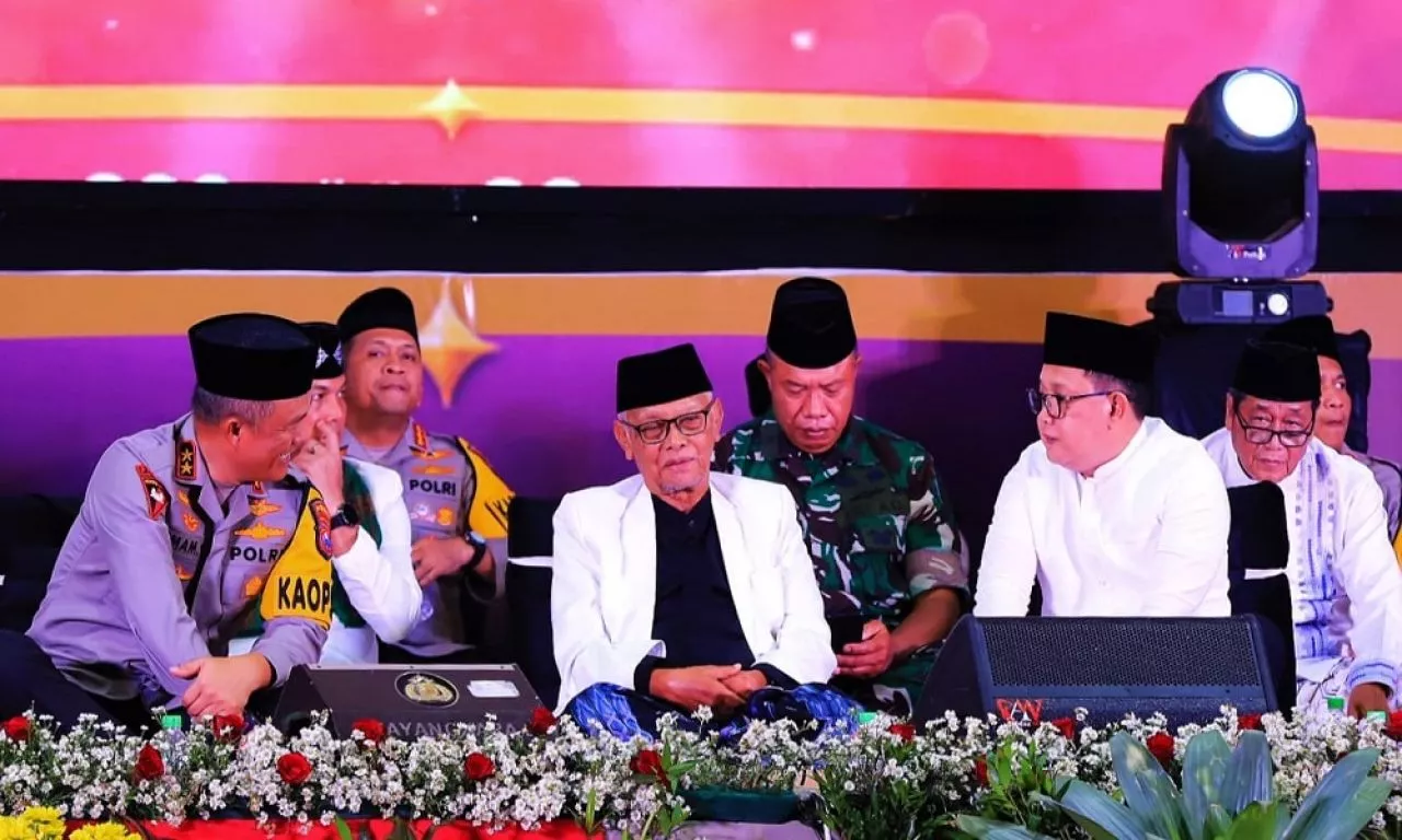 Pj Gubernur Jawa Timur menghadiri Istighotsah Harmoni Kebangsaan di Mapolda Jawa Timur