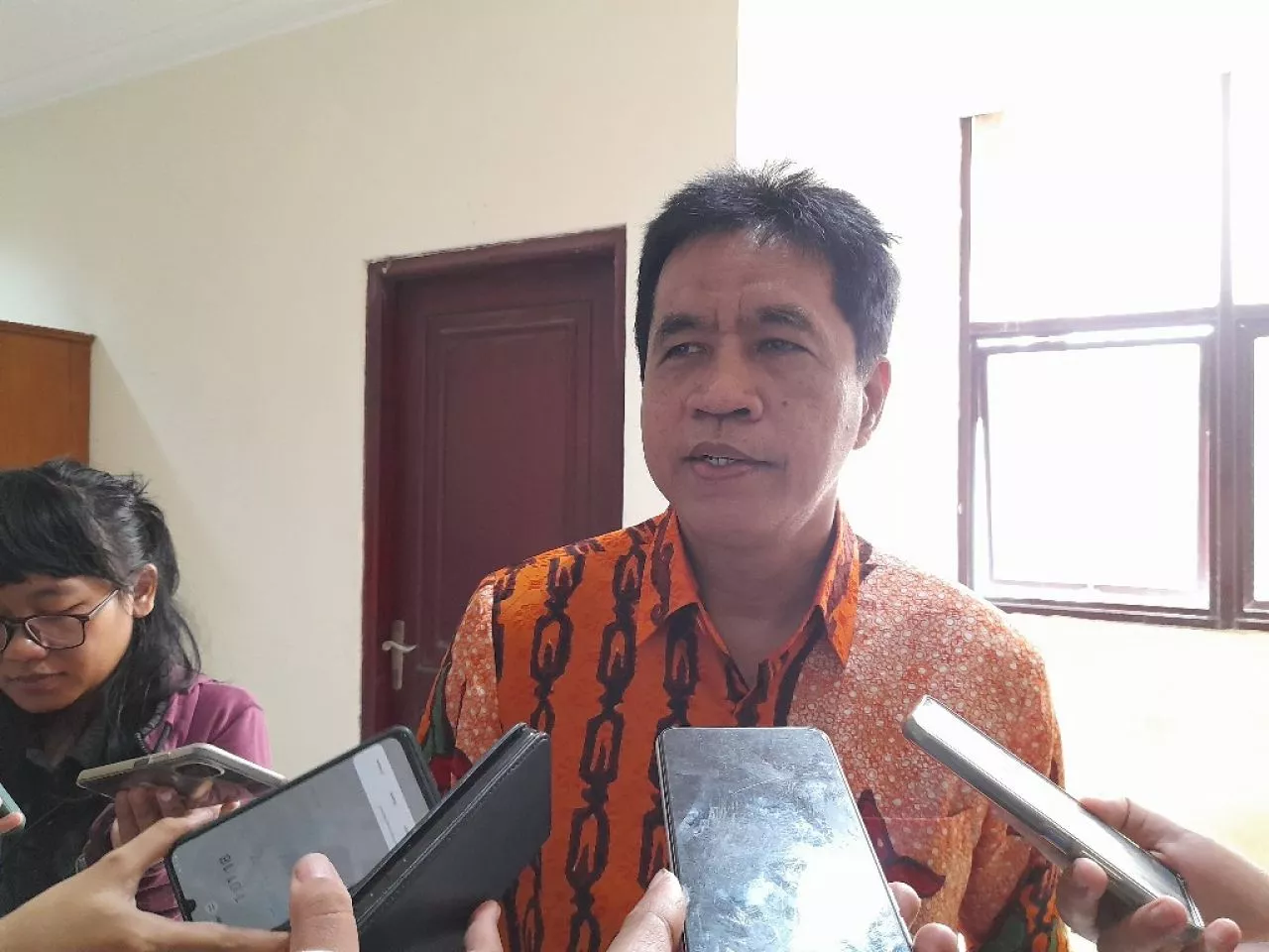 Dianggap Melanggar, Imam NasDem Tantang Pemkot Bongkar Reklame di Viaduct Gubeng