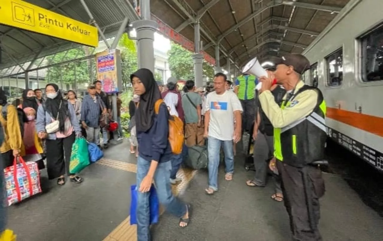 KAI Daop 8 Surabaya Catat 182.819 Penumpang Bakal Mudik pada H -2 Hari Raya Idul Fitri