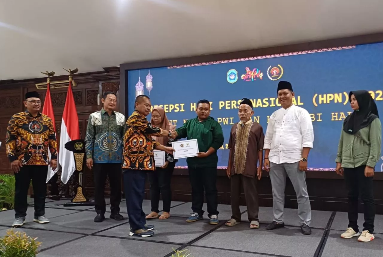 Ketua PWI Jatim Diacara Resepsi HPN dan HUT PWI ke-78 di Lamongan, Menyentuh