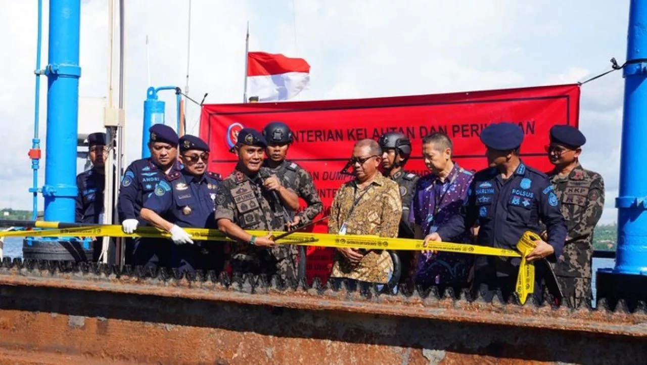 Kementerian Kelautan dan Perikanan Berhentikan Sementara Operasi Kapal Keruk di Lamongan
