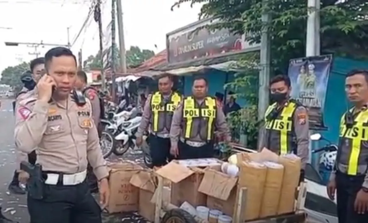 Ratusan Petasan Berbagai Ukuran Diamankan Dalam Razia Petasan Setelah Sholat Idul Fitri 1445 H