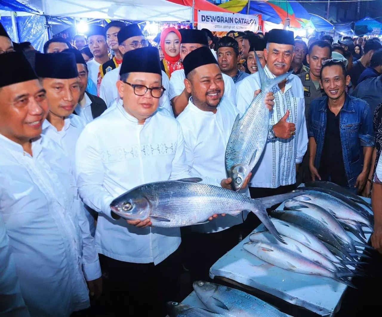 Pj Gubernur Jawa Timur menghadiri Kontes Bandeng Kawak Tahun 2024 di Gresik