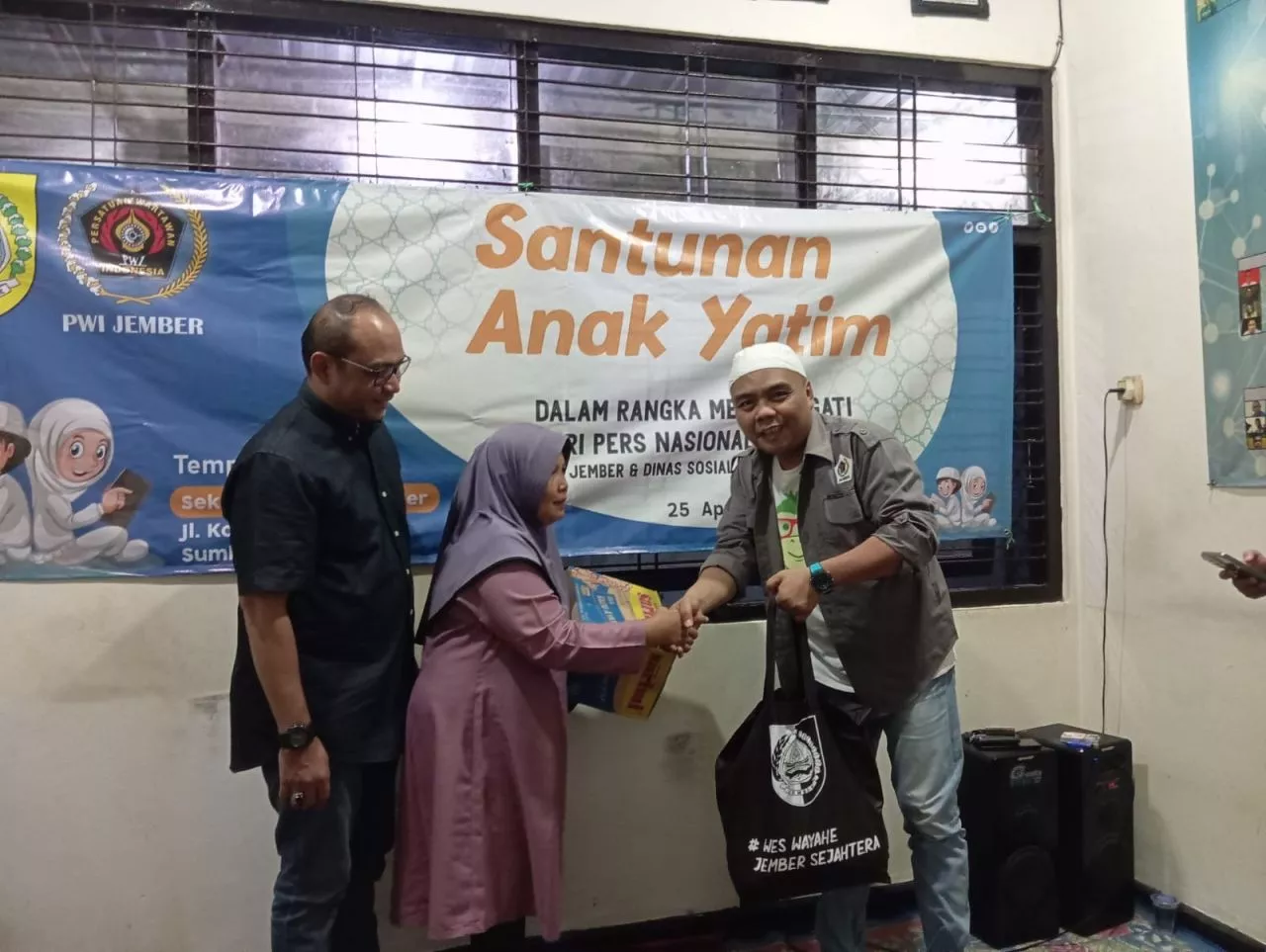 Rangkaian HPN Jatim 2024, PWI Jember Gelar Baksos