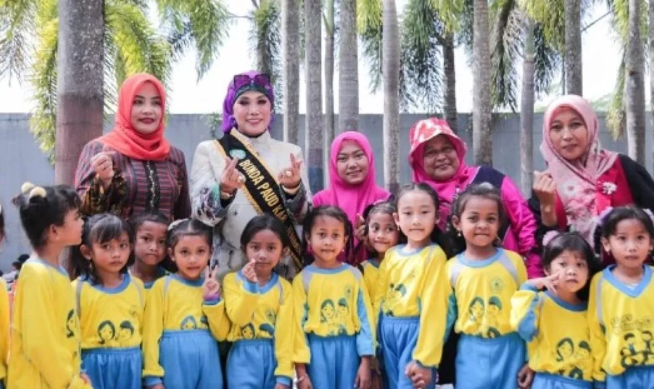 Bunda PAUD Kabupaten Jember Kasih Fajarini Buka Festival Menyusun Bentuk Geometri Kreatif Anak