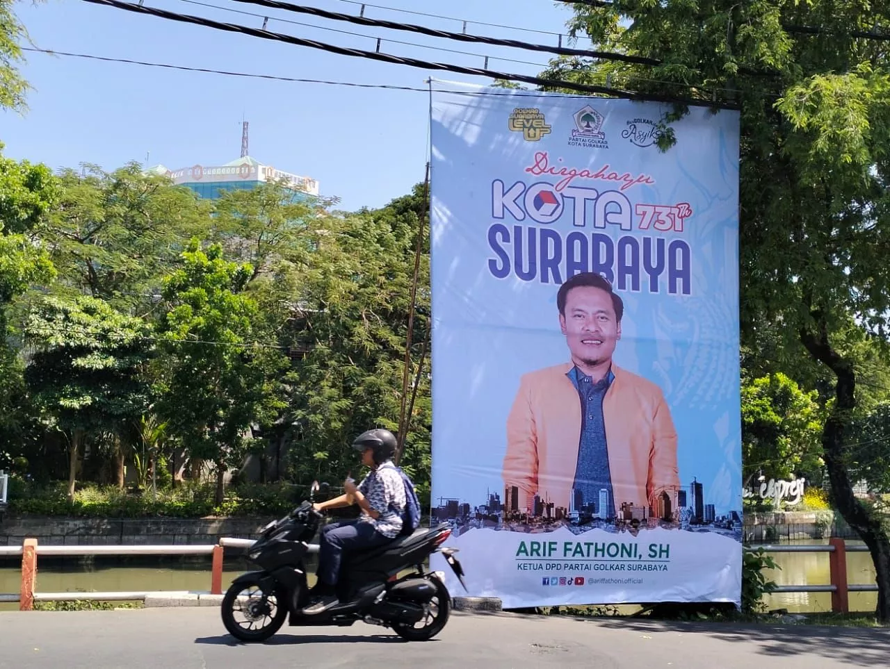 Blak-blakan, Fathoni Sebut Pemasangan Baliho HJKS untuk Menaikkan Elektabilitas