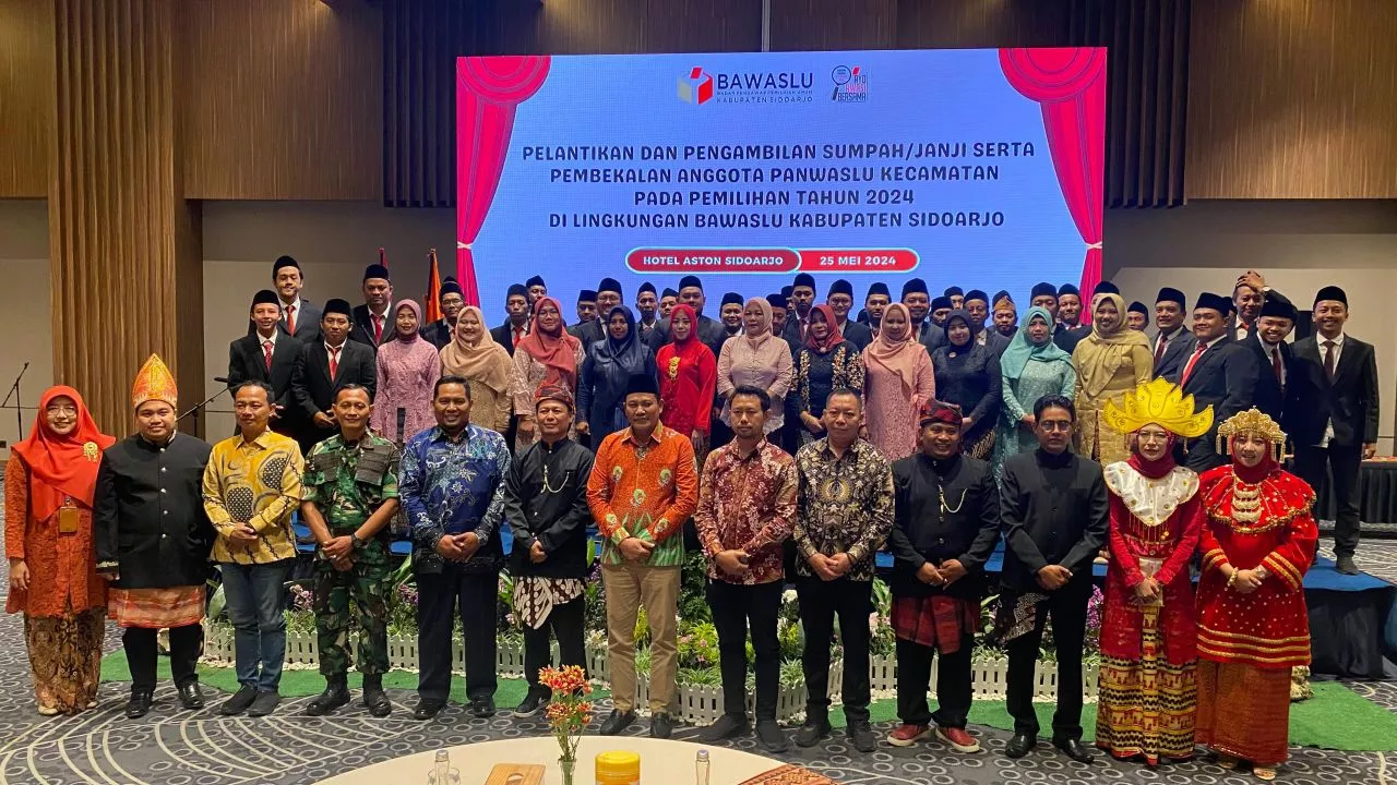 54 Anggota Panwascam Sidoarjo dilantik, Subandi Pastikan ASN Netral 