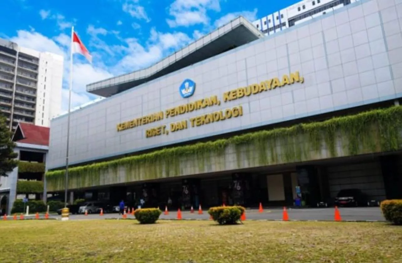 Kemendikbudristek Batalkan Kenaikan UKT dan Akan Reevaluasi Ajuan dari Seluruh PTN
