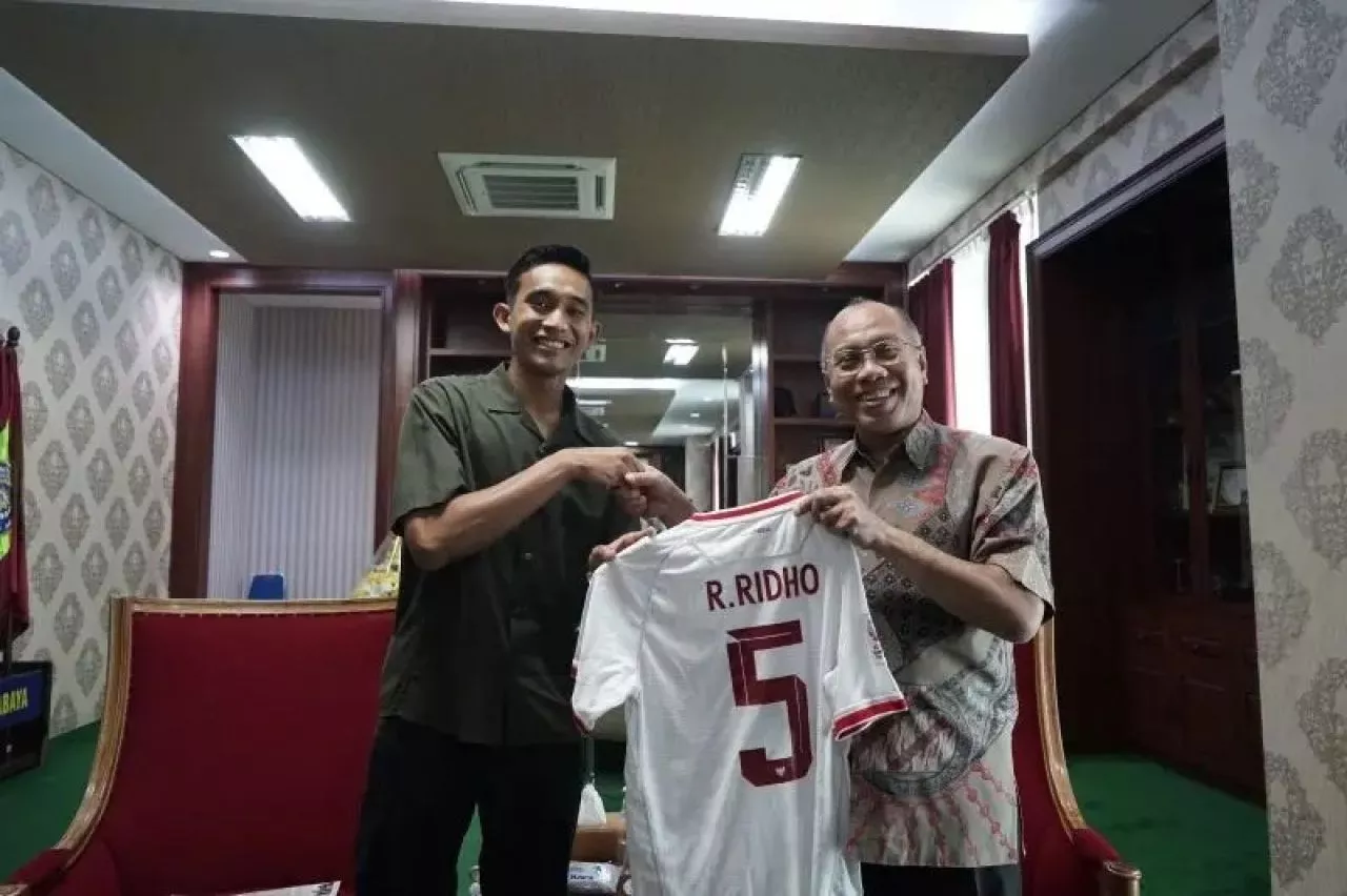 Rizky Ridho Terima Bonus dari Universitas Muhammadiyah Surabaya atas Prestasi di Piala Asia U-23