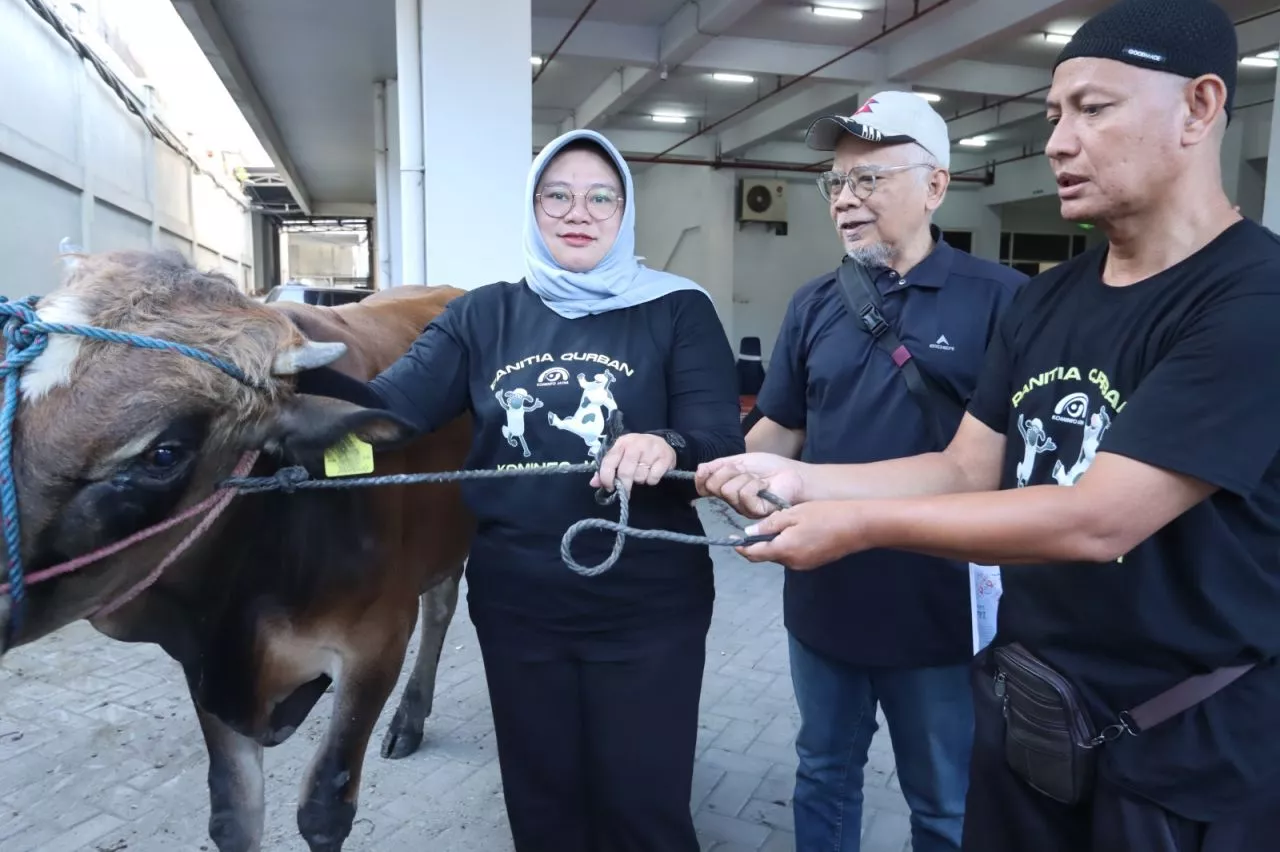 Diskominfo Jatim Rayakan Idul Adha 1445 H dengan Penyembelihan Hewan Kurban