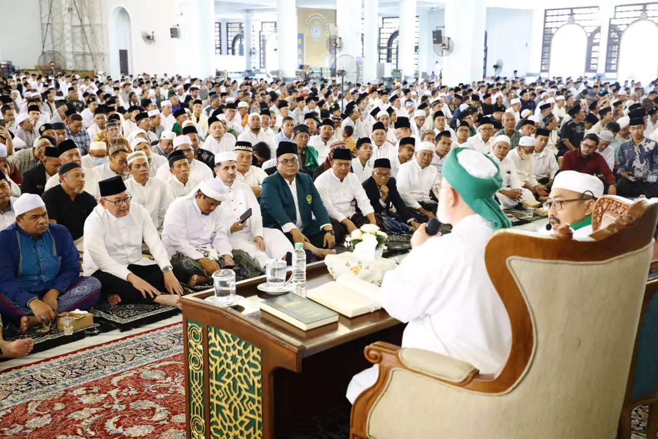 Pj. Sekdaprov Jatim Ikuti Kajian Tafsir Al Jailani Oleh Syeikh Muhammad Fadil Al Jailani