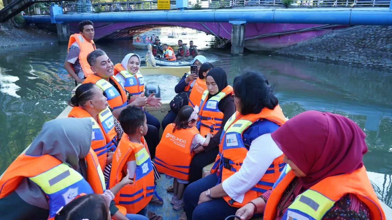 Peringati Hari Anak Nasional, Terminal Petikemas Surabaya Ajak Balita Wisata Perahu