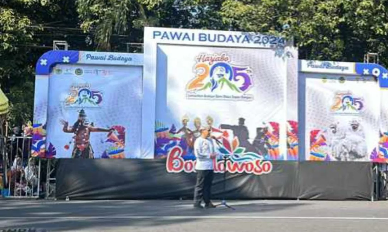 Kembali Gelar Pawai Budaya, Bondowoso Gebyar Potensi Kebudayaan dan Kesenian.
