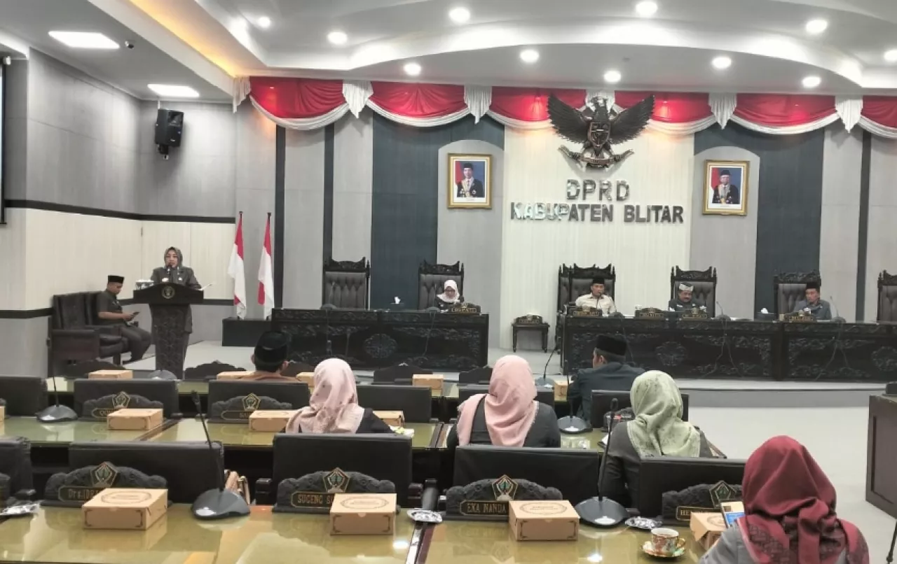 Rapat Paripurna DPRD Kabupaten Blitar: Fraksi-fraksi Sampaikan PU Terhadap Ranperda P-APBD 2024