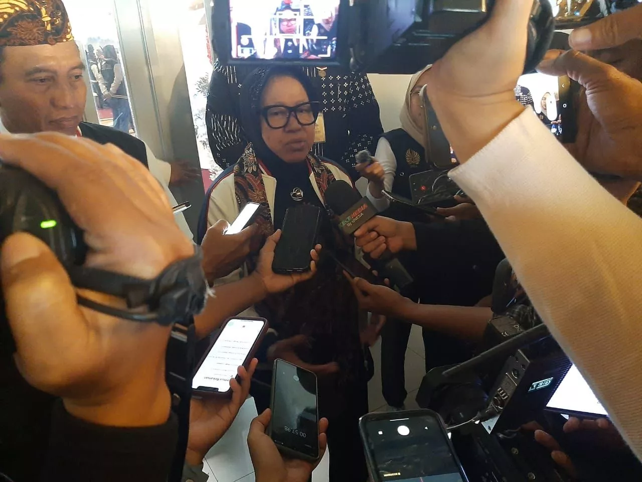 Terkait Pencalonannya di Pilgub Jatim 2024, Risma Buka Suara 