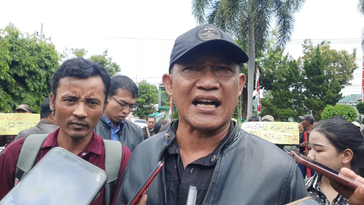 Datangi Kejari Kab. Blitar, FMR dan Ratu Adil Bawa Data Laporan Dugaan Korupsi Pemkab