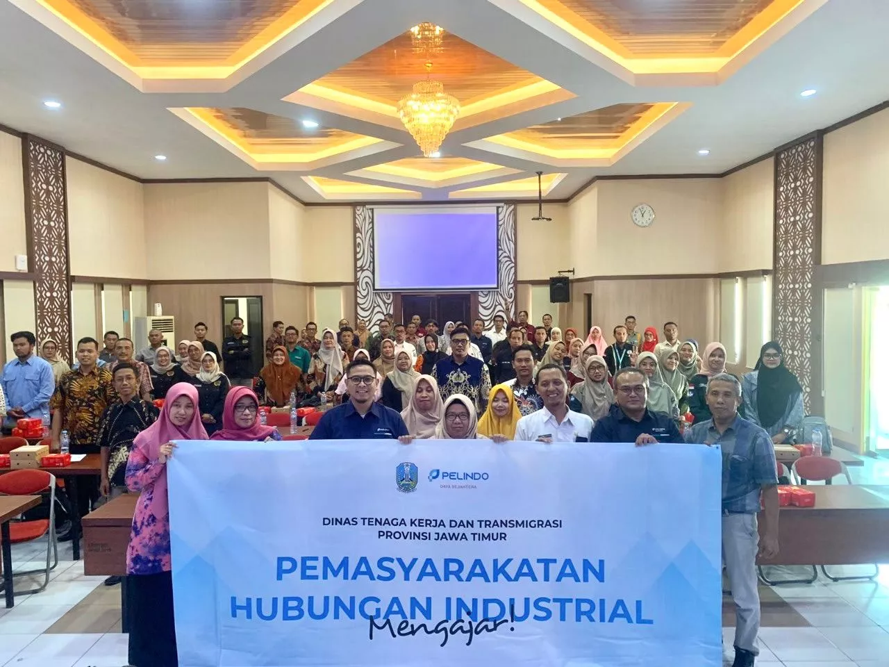 Pelindo dan Disnakertrans Jatim Kolaborasi Gelar Program HI Mengajar