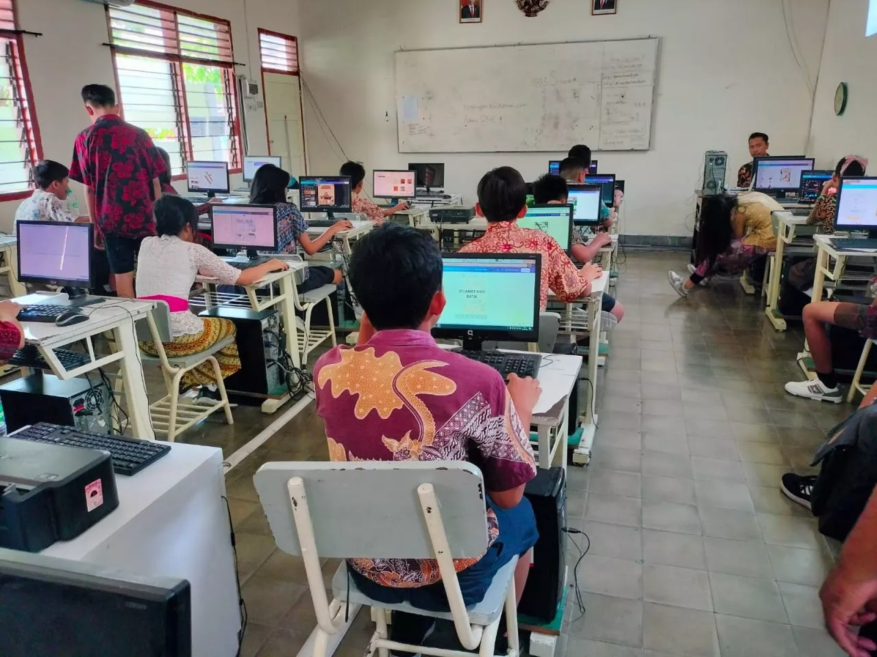 Peringati Hari Batik Nasional, SMP YPPI 1 Donokerto Gelar Pembelajaran Nuansa Batik