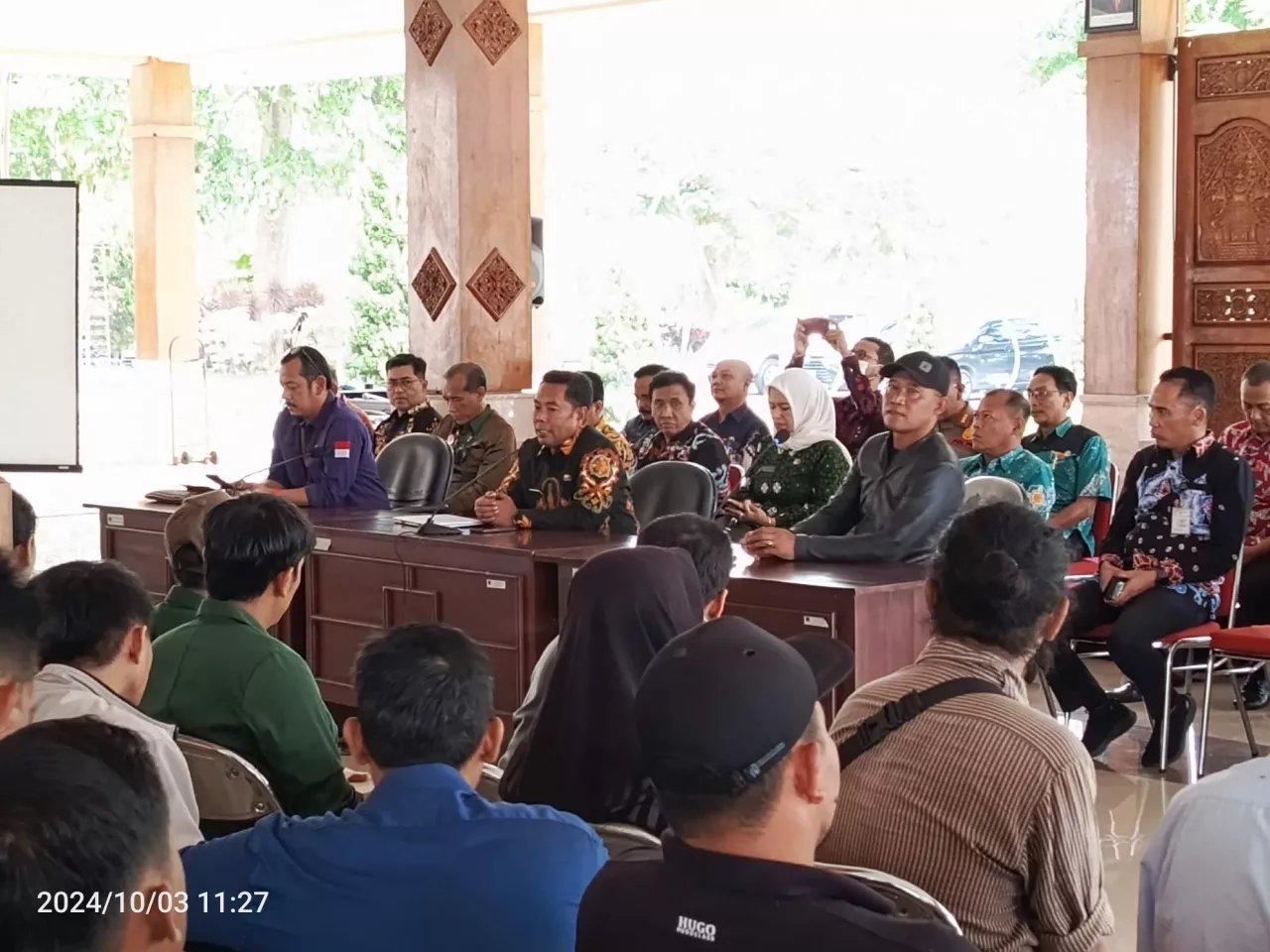 Ratusan Warga Blitar Gelar Audiensi Tuntut Penyelesaian Tambang Ilegal dan Perhutanan Sosial