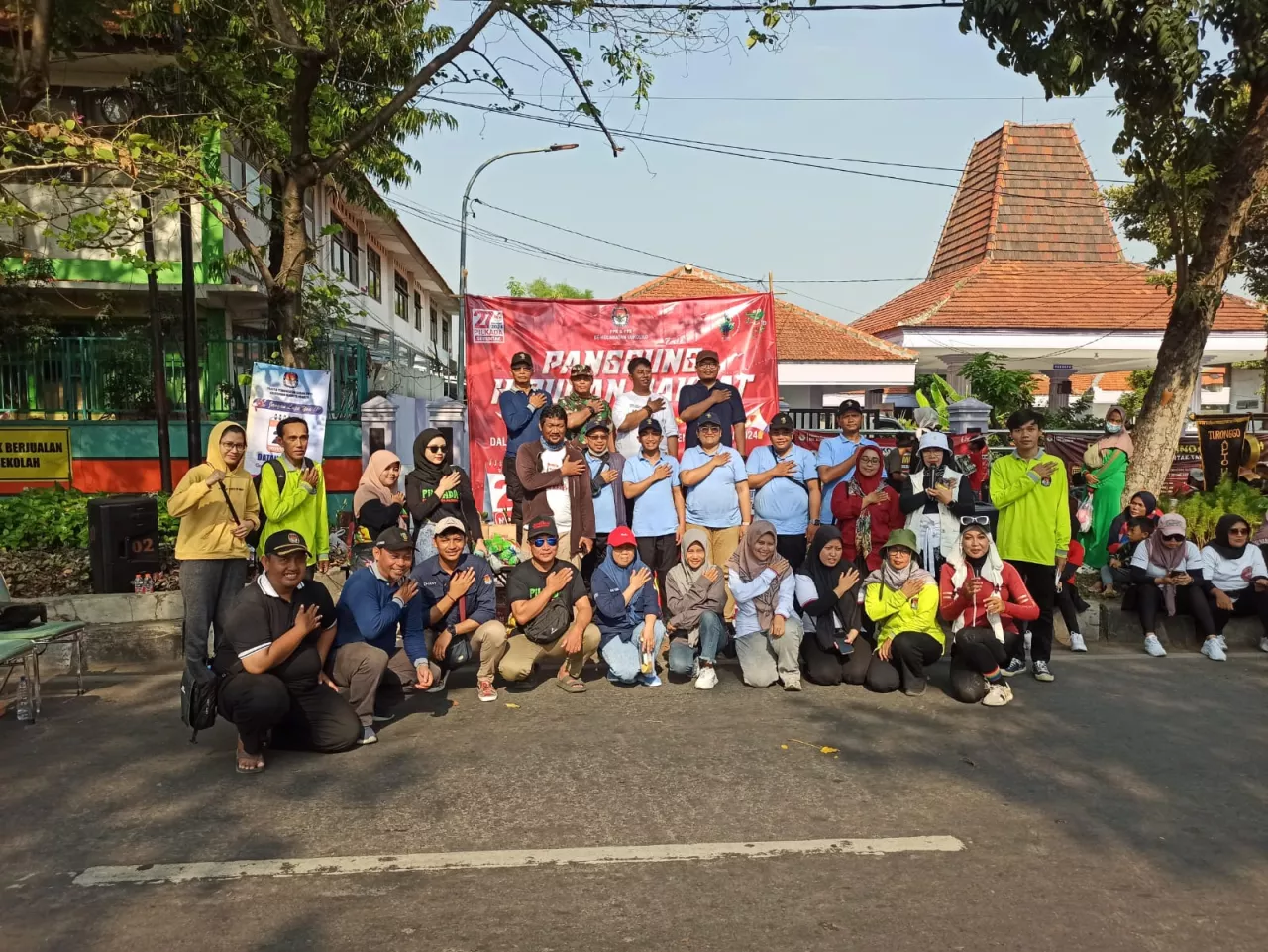 Senam dan Tarian Tradisional Meriahkan Sosialisasi Pilkada PPK dan PPS Sukolilo di CFD