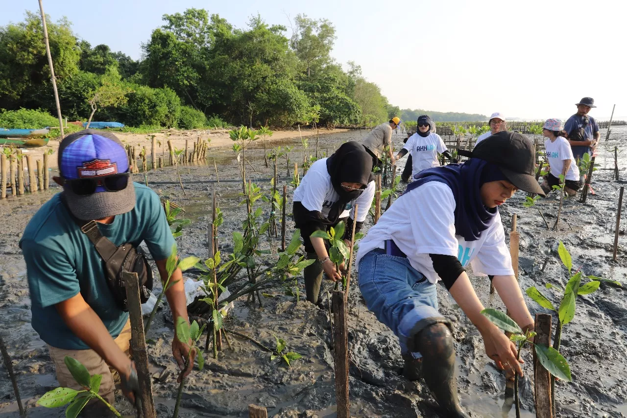 Pelindo Regional 3 Raih Penghargaan TJSL dari Pemerintah Provinsi Jawa Timur