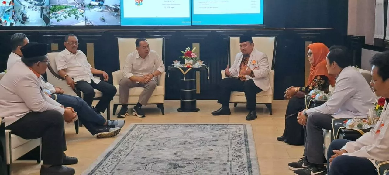 Silaturahmi ke Eri - Armuji, PKS Surabaya Sampaikan Selamat, Siap Kolaborasi Bangun Kota Pahlawan 