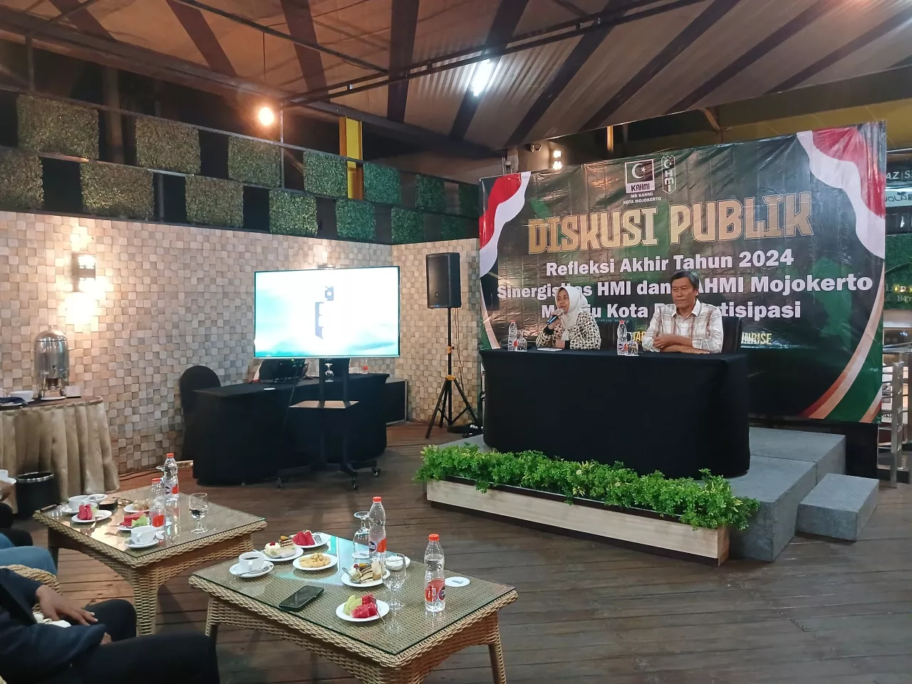 Ning Ita dan Direktur JPRM Nur Kholis Ajak HMI-KAHMI Mojokerto Berpartisipasi dalam Pembangunan