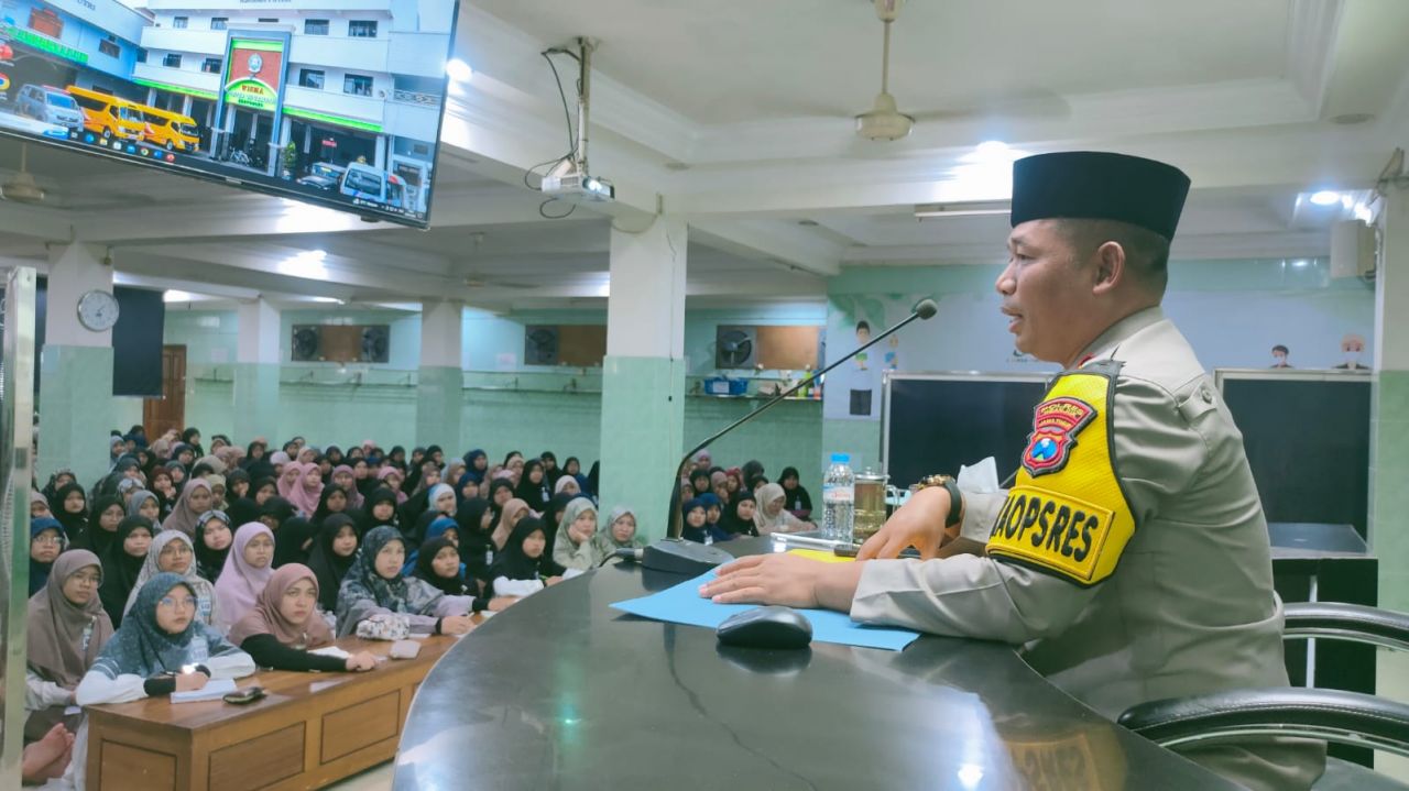 Polres Nganjuk Gaungkan NCS di Ponpes Al-Ubaidah Kertosono