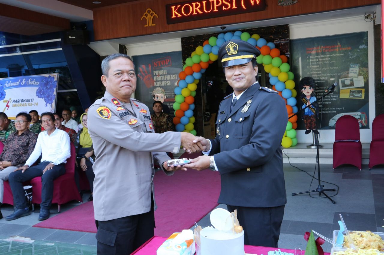 Imigrasi Tanjung Perak Peringati Hari Bhakti Imigrasi ke-74