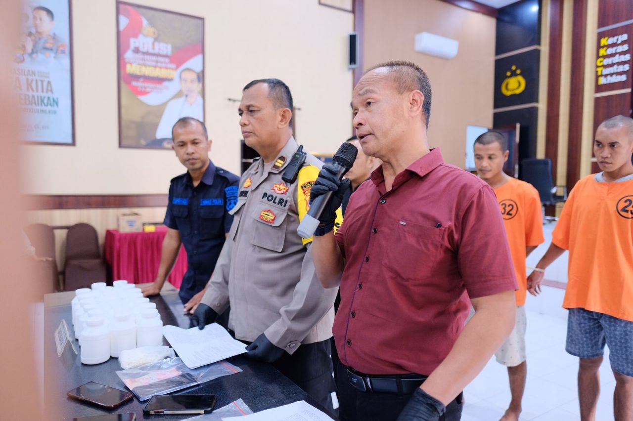 Edarkan Pil Dobel L, Dua Pria Ditangkap Polres Blitar Kota