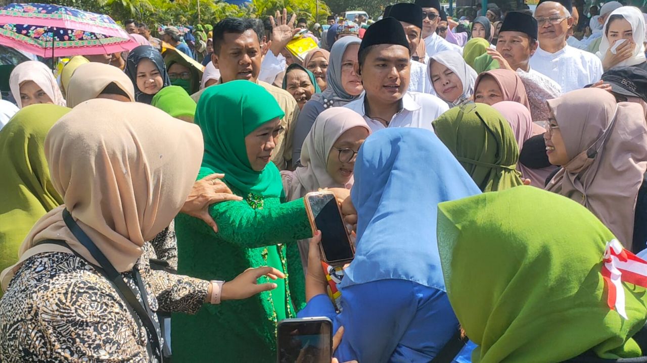 Hadiri Forum Silaturahmi Kyai Kampung di Jember, Khofifah Tersirat Berharap Prabowo Gibran Menang