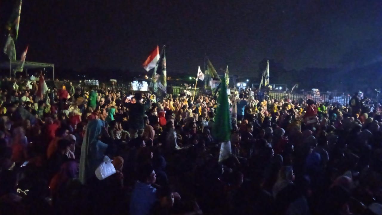 Lautan Manusia Padati Sholawat Kebangsaan Gus Ali Gondrong