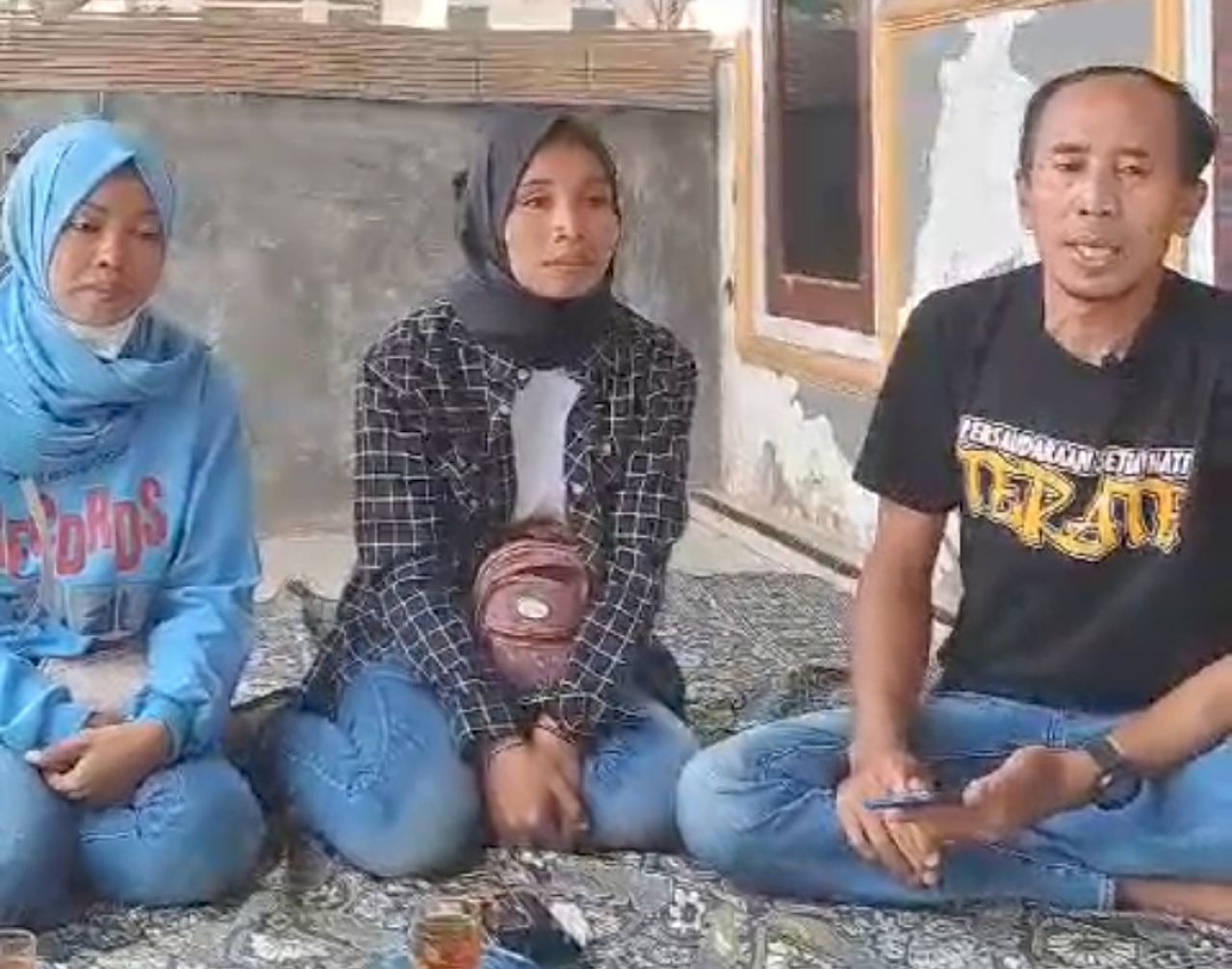 Kades Sidomukti Tegur Dua Perempuan Yang Meresahkan Warga