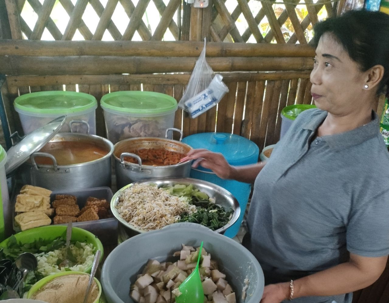 Keterangan Foto: Nasi Sumpil Blitar Sajian Emake