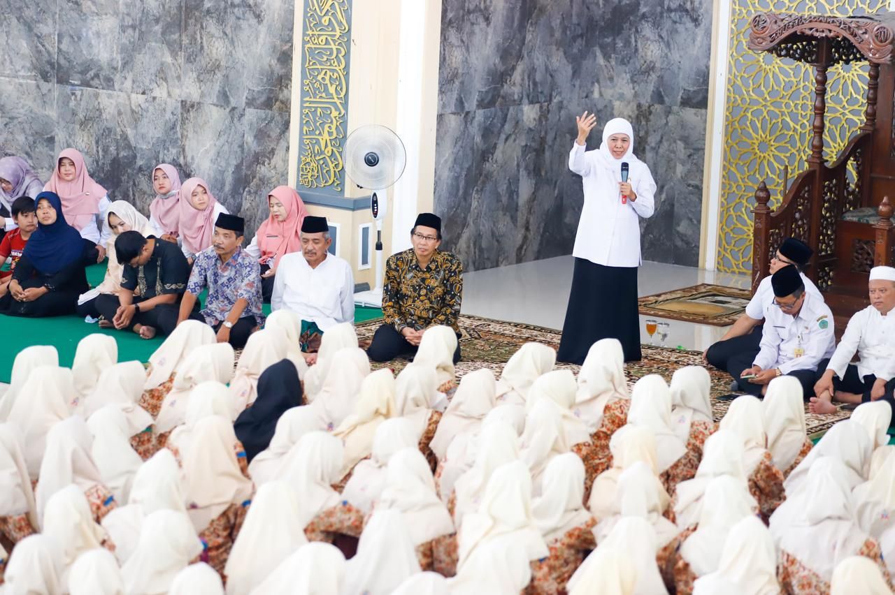 1.257  Siswa SMAN 1 Sidoarjo Tahlil Bersama Khofifah Untuk Korban Kecelakaan Tol Ngawi