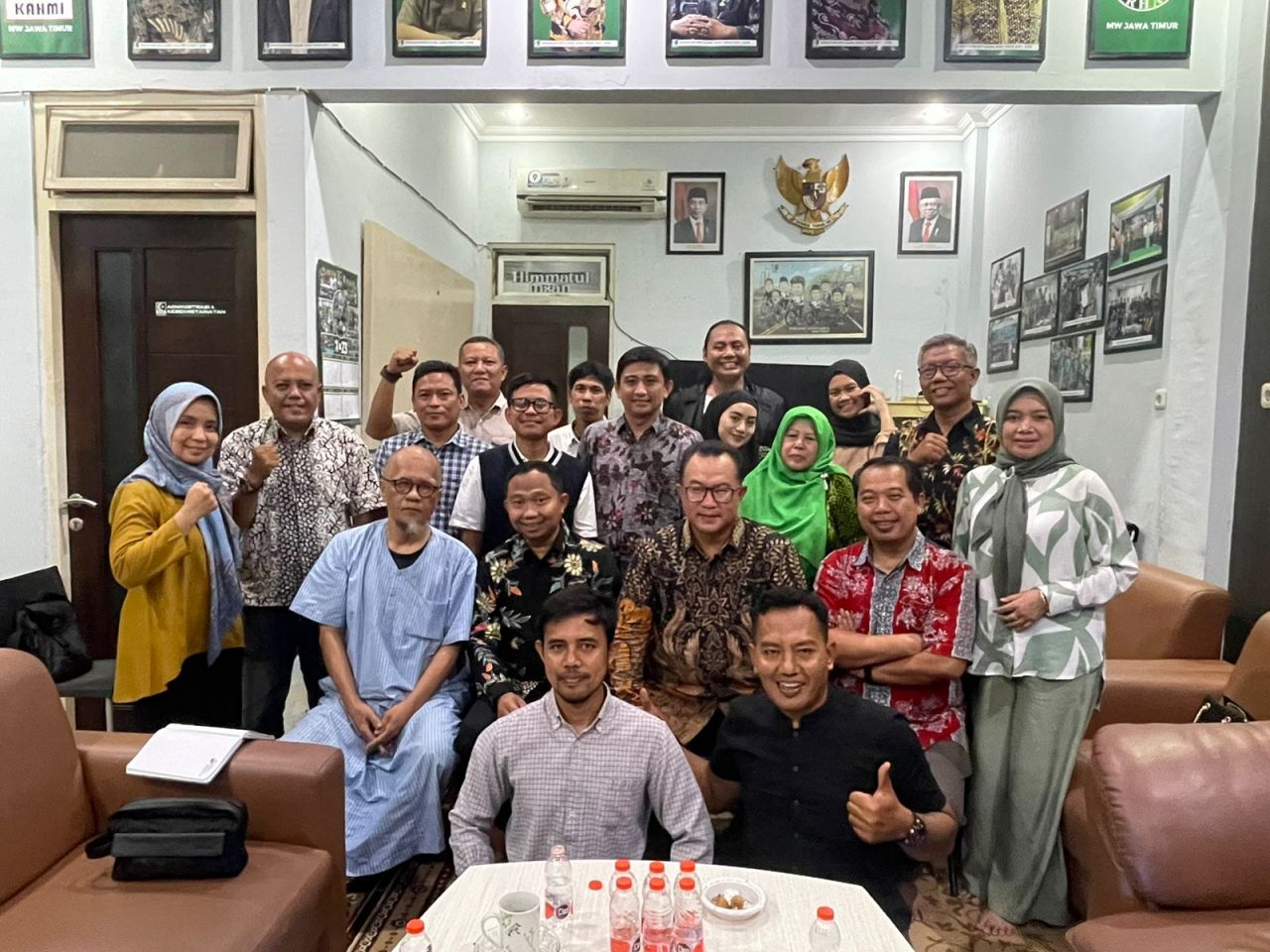 Jadikan Setiap orang Guru, Jadikan Setiap Rumah Sekolah!