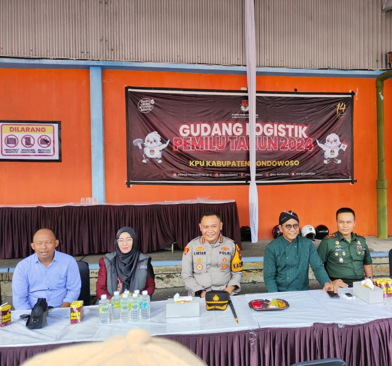 Pj Bupati Bondowoso Pimpin Pengecekan Kesiapan Distribusi Logistik Pemilu Tahun 2024
