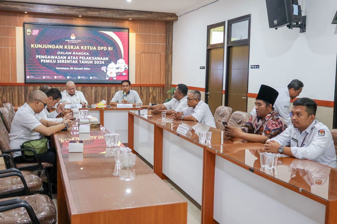 Ketua DPD RI Di KPU Surabaya