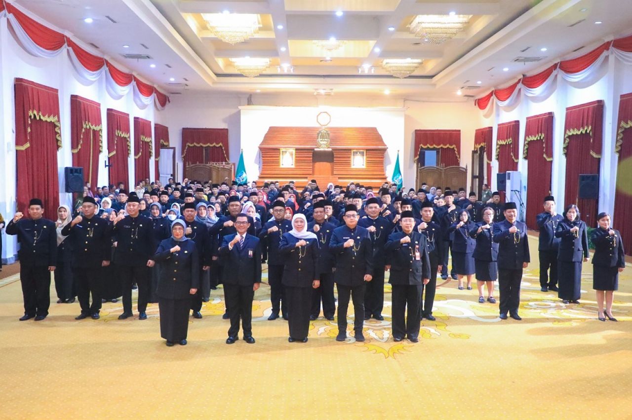 Gubernur Khofifah Lantik 160 Pejabat Administrator Eselon III